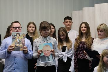 Inscenizacja z udziałem uczniów wieluńskich szkół w Bibliotece Miejskiej - dotyczyła Nagrody Nobla